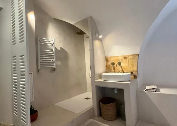 Les Roches Comprégnac