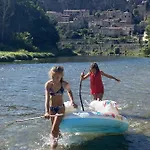 Les Roches