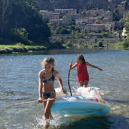 Les Roches