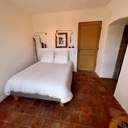 Les Roches Comprégnac