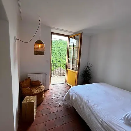 Maison Les Roches Bed & Breakfast Comprégnac
