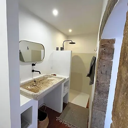 Maison Les Roches Bed & Breakfast 3*