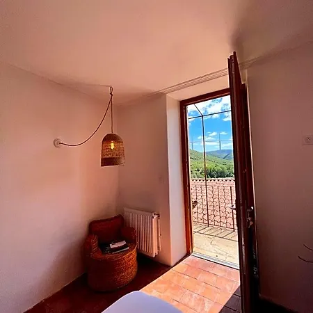 Maison Les Roches Bed & Breakfast 3*