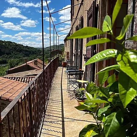 Maison Les Roches Bed and Breakfast 3*