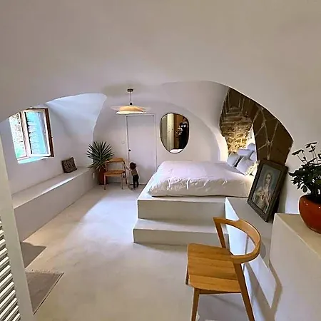 Bed & Breakfast Maison Les Roches 3*