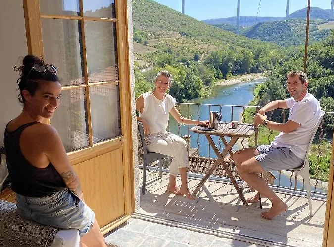 Les Roches Bed & Breakfast Comprégnac