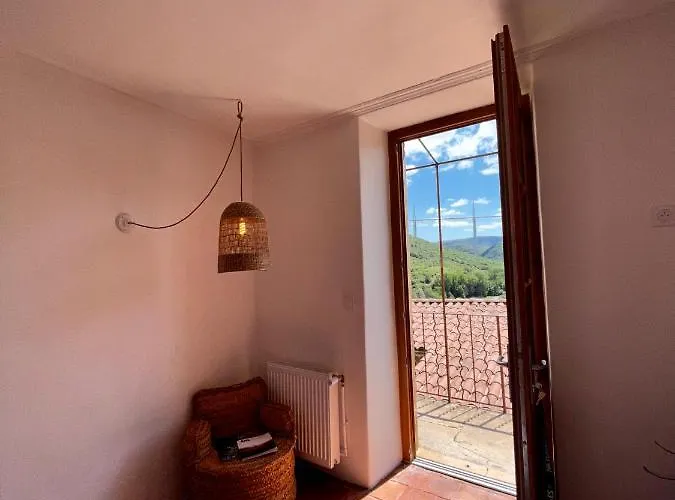 Les Roches Comprégnac