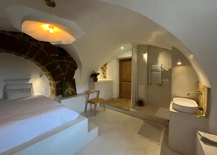 Les Roches Comprégnac